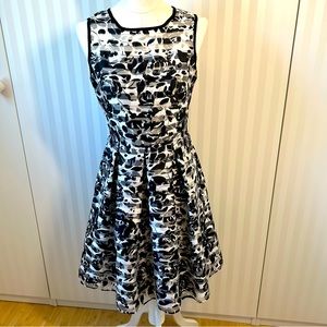 Roz & Ali black and white striped floral flared sleeveless party dress Size 4
